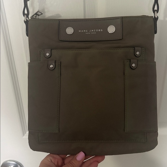 GUC Marc Jacobs olive crossbody bag - Picture 2 of 8